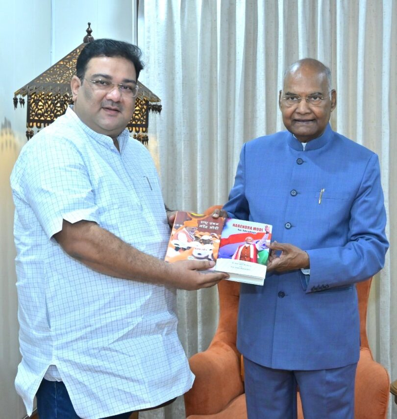 Prof. Jasim Mohammad presents ‘Narendra Modi : An Ideology’ to Former President Ram Nath Kovind in New Delhi