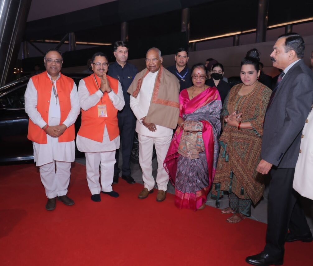 For the First Time in History — Former President Ram Nath Kovind and Family Chant the ‘Namokar Mantra’ Together in a Video Film