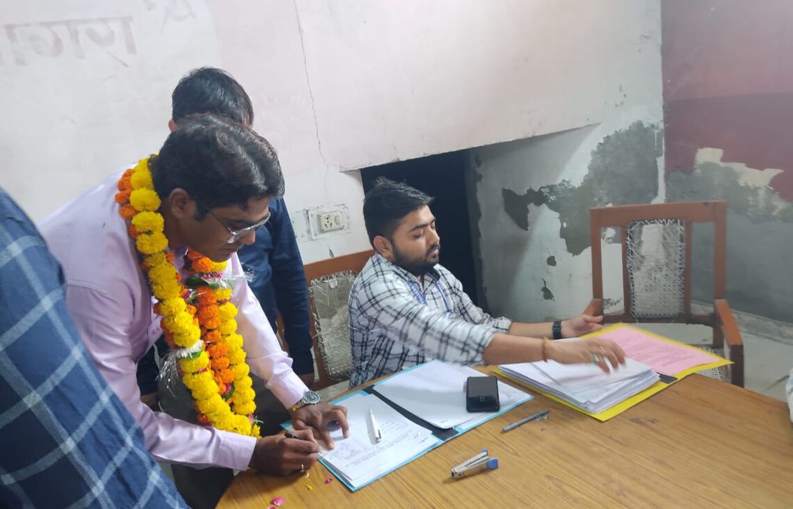 ताज प्रेस क्लब सचिव पद के लिए वरिष्ठ पत्रकार अज़हर उमरी ने भरा नामांकन