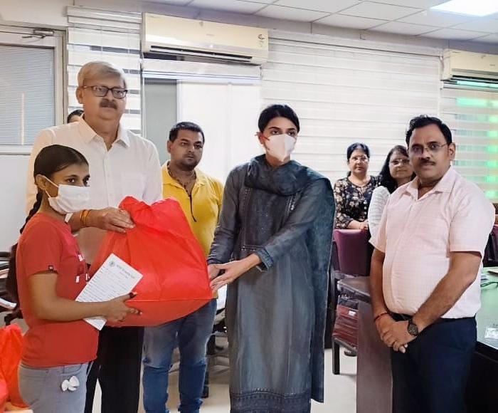 آگرہ: سی ڈی او نے دس خواتین ٹی بی مریضوں کو اپنایا، نوجوان ‘نِکشے میترا’ کریں گے مدد