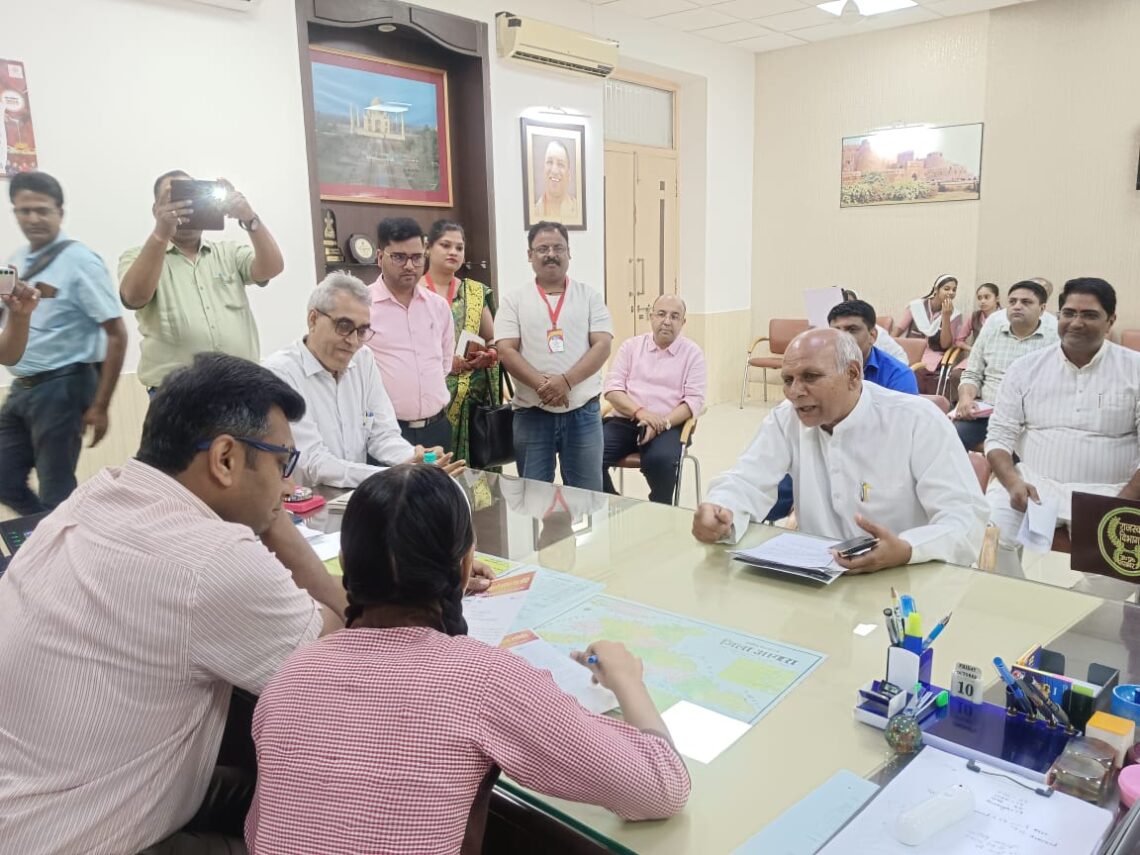 मिशन शक्ति 5.0: एक दिन के लिए जिलाधिकारी बनी छात्रा गुलाल ने निभाया जनसुनवाई का कर्तव्य