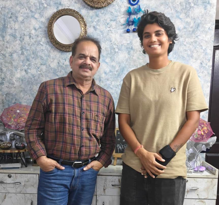 Indian Cricketer Meghna Singh Meets Justice Warrior Ayaz Khan Achchu — A Heartwarming Family Interaction Reflecting Simplicity and Dedication