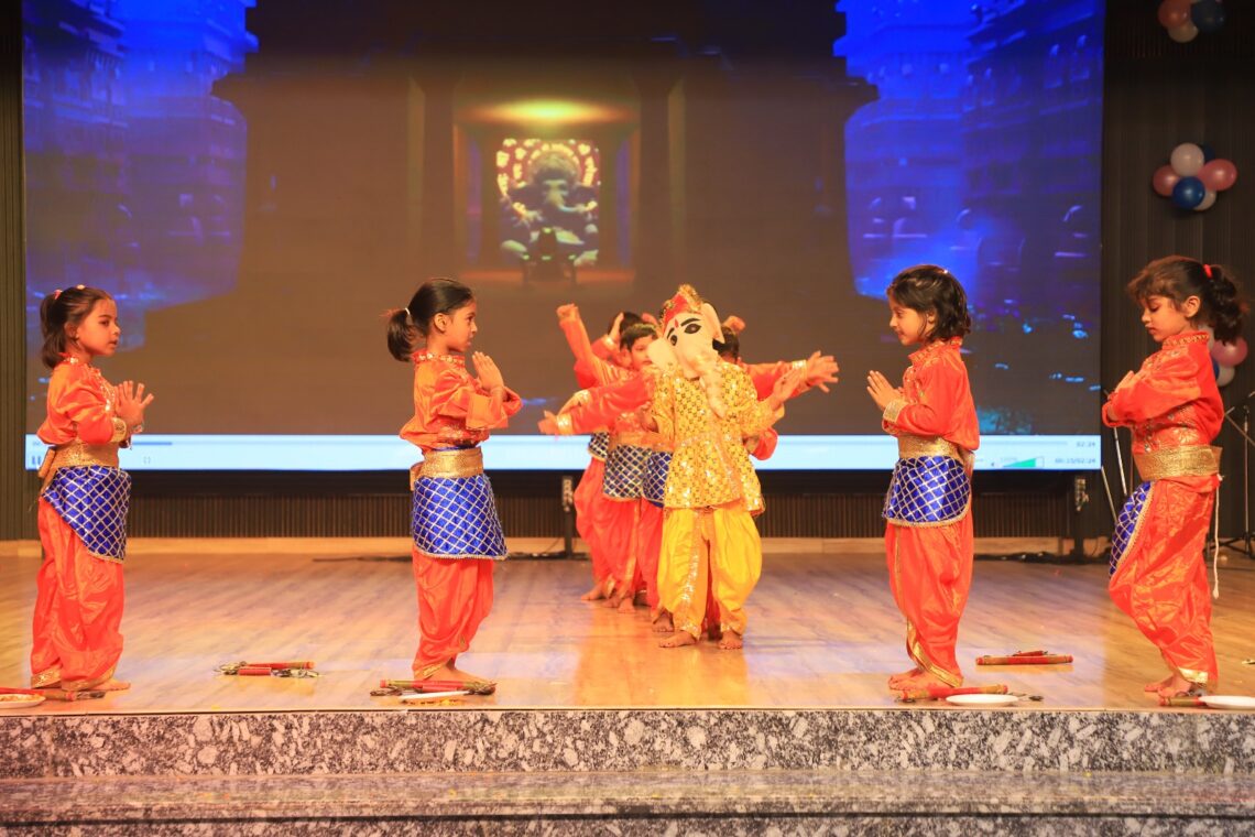 डॉ० एमपीएस वर्ल्ड स्कूल में वृद्धजन का सम्मान बना संस्कार का उत्सव