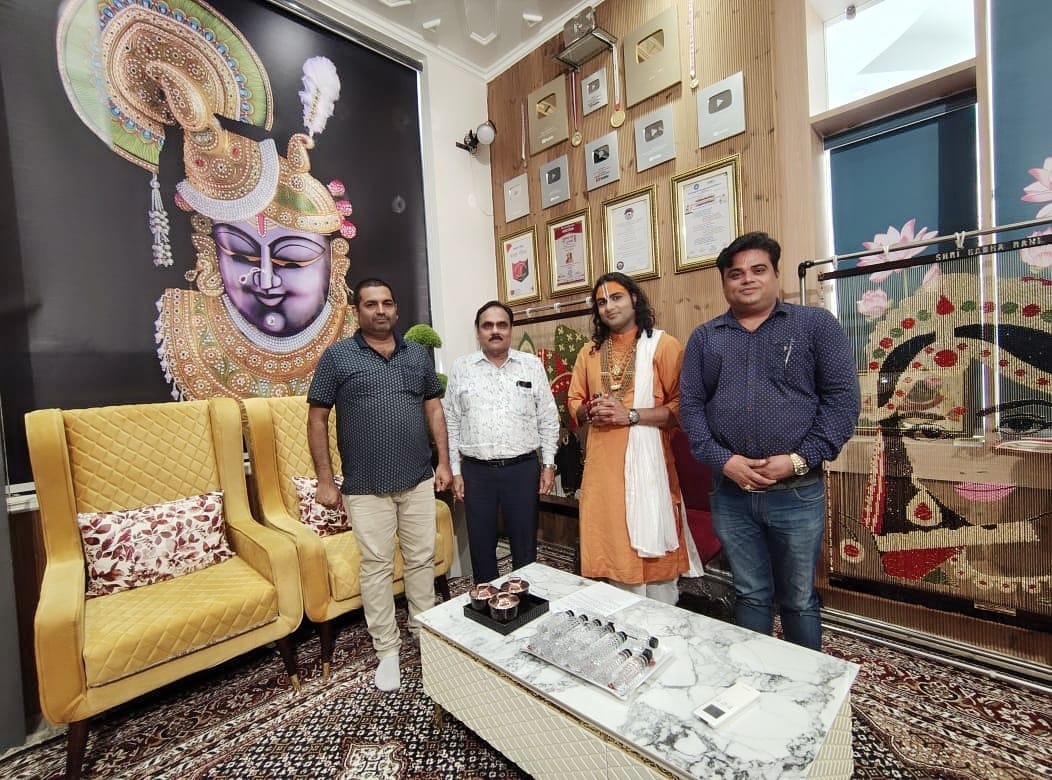 टीबी से डरना नहीं, इलाज कराना है- स्वामी अनिरूद्धाचार्य