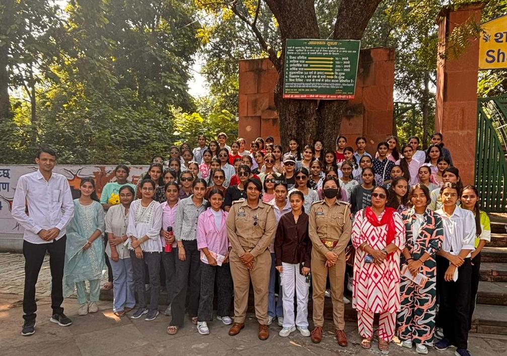 मिशन शक्ति टीम ने राजस्थान के स्कूल बच्चों को दी हेल्पलाइन जानकारी