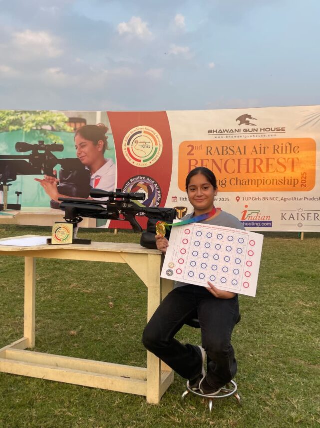 आगरा की बेटी दिव्याना विज ने रचा इतिहास, आरएबीएसएआई एयर राइफल चैम्पियनशिप में जीता प्रथम स्थान