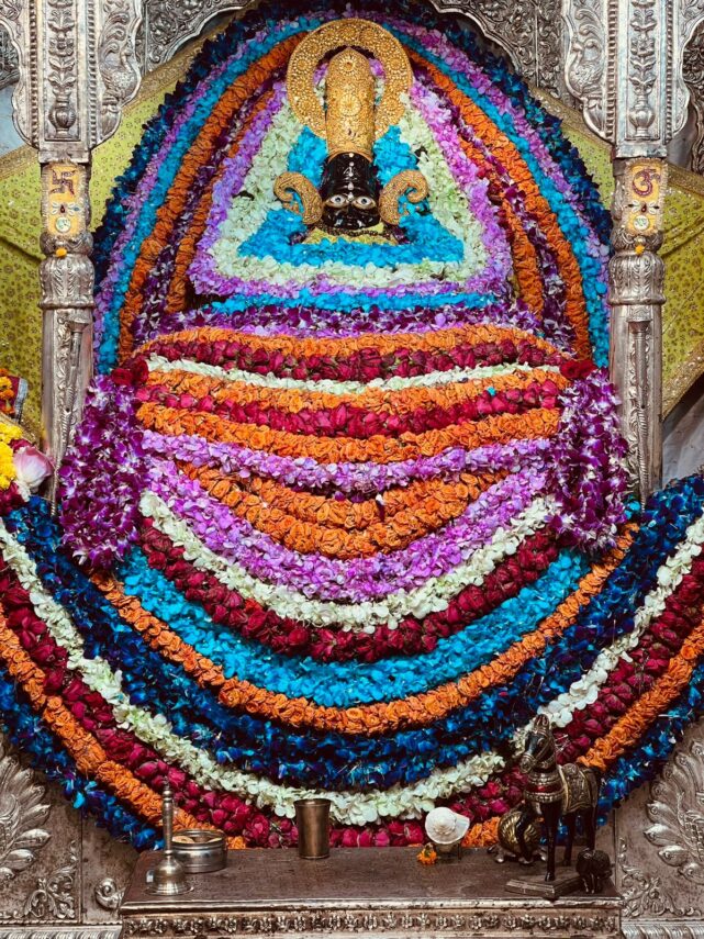 दीपों की ज्योति में झलके श्याम बाबा, खाटू श्याम मंदिर में दीपावली पर सजा दिव्य फूल बंगला और स्वर्णिम श्रृंगार