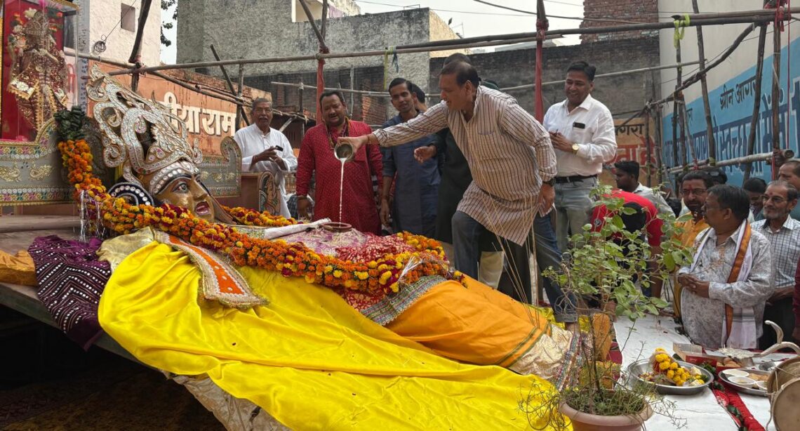 गिरिराज धरण हम तेरी शरण, वजीरपुरा स्थित प्राचीन सीताराम मंदिर में भक्ति और आस्था का उमड़ा सैलाब