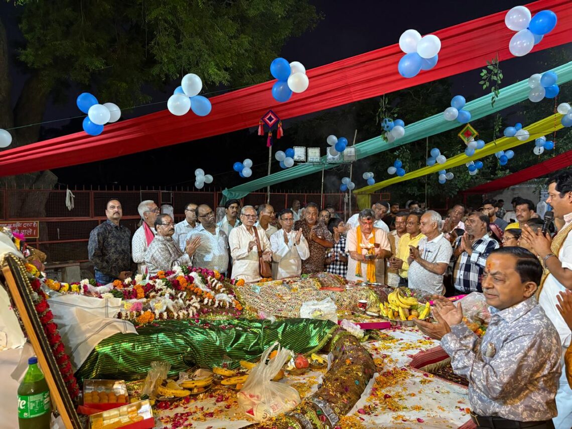 गोवर्धन महाराज के जयघोष से गूंजा श्री महालक्ष्मी मंदिर, बल्केश्वर