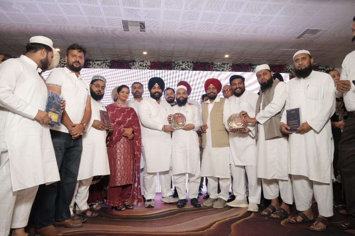 ہرجوت سنگھ بینس وزیرِ تعلیم پنجاب کے ہاتھوں ڈاکٹر قاری محمد یوسف کو کیا گیا سنمانت