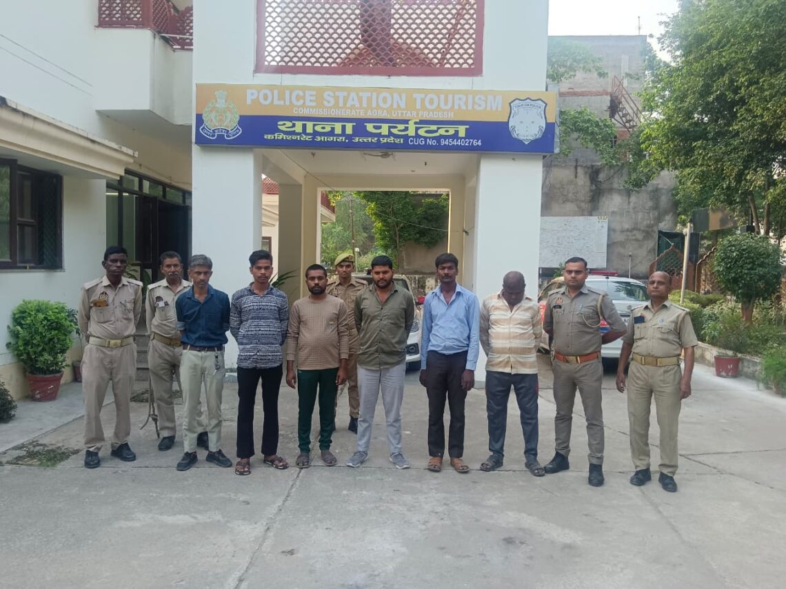 आगरा में ताजमहल पर दबाव बनाने वाले छह आरोपित गिरफ्तार