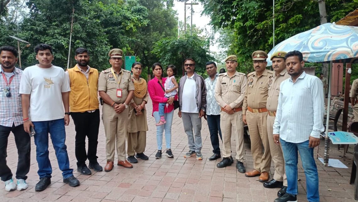 ताज सुरक्षा पुलिस ने दिखाई तत्परता: 3 वर्षीय बिछड़ी बच्ची को 30 मिनट में परिजनों से मिलवाया
