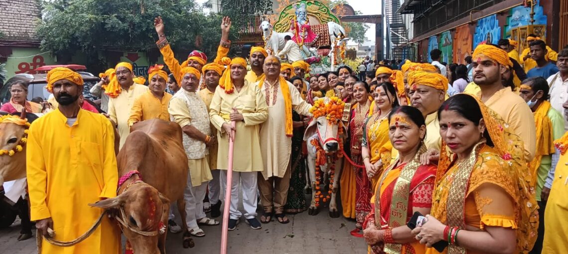आगरा बना गोकुल, कृष्ण-बलराम की गौचारण यात्रा में उमड़ा भक्ति-सागर