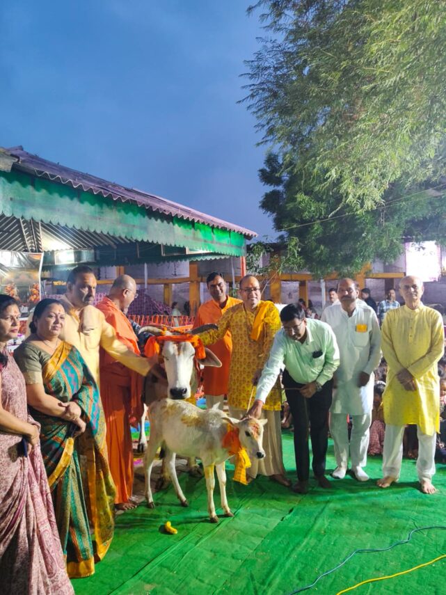 गोपालनाम गोधूलिबेलेनाभिनन्दितम् – श्रीमनःकामेश्वर गौशालायां भव्यः गोपाष्टमी उत्सवः संपन्नः