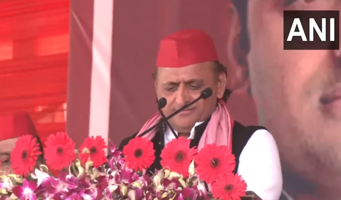 अखिलेश यादव ने सैफई में मुलायम सिंह यादव स्मारक बनाने की घोषणा, संविधान और समाजवाद की रक्षा का लिया संकल्प