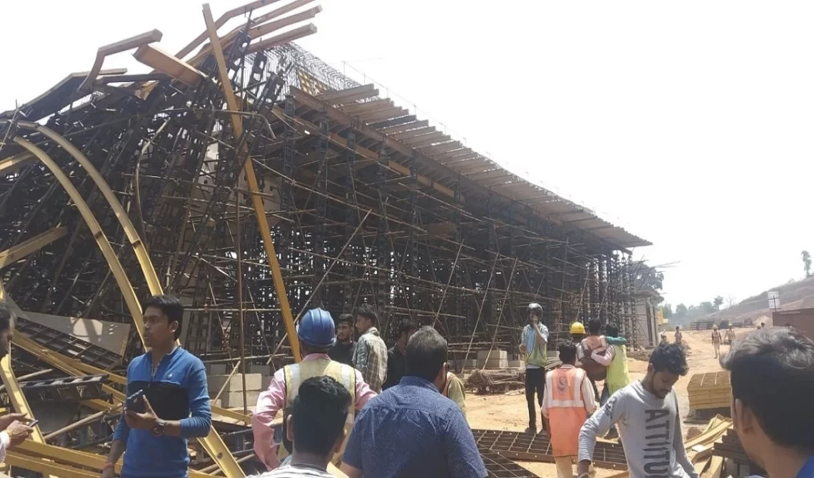 टूंडला में निर्माणाधीन ओवरब्रिज ढहा, पाँच मजदूर घायल