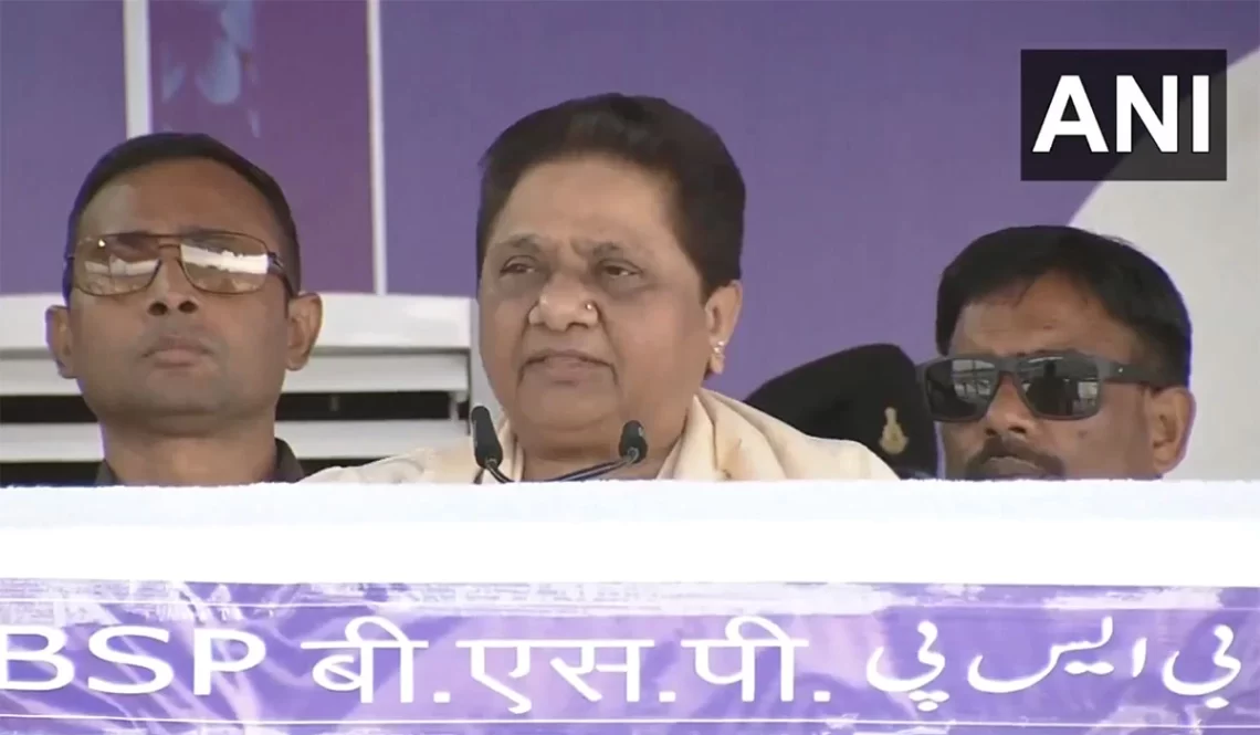 आजम खान पर मायावती का बयान – “मैं किसी से गुप्त रूप से नहीं मिलती”, सपा पर दोमुंही राजनीति का आरोप