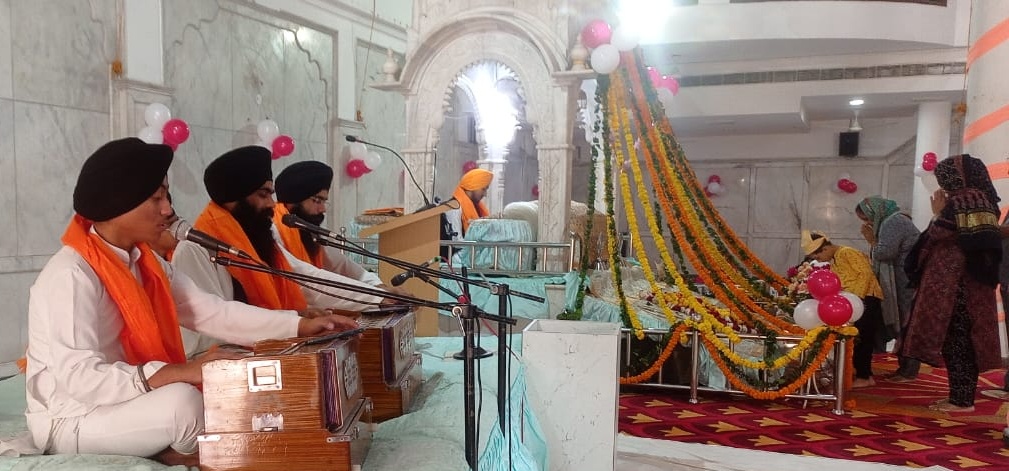 गुरु नानक देव जी के प्रकाश पर्व पर नॉर्थ ईदगाह गुरुद्वारा में कीर्तन दरबार