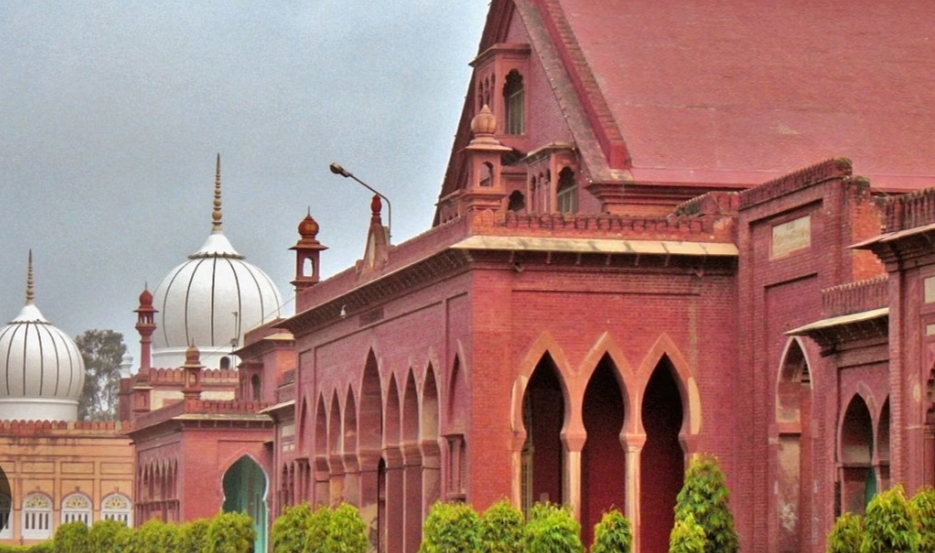 Is, Aligarh Muslim University sleeping, involved or complicit in a fee scam?