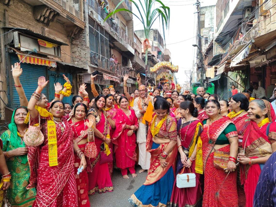 हरे बांस मंडप पर छाए, तुलसा जी को ब्याहने शालिग्राम आए…श्री मनःकामेश्वर महिला मंडल ने रचाया दिव्य वैवाहिक उत्सव