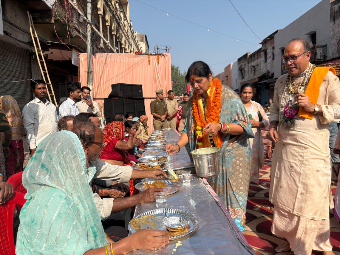 भक्ति-सेवा-सामाजिकसमरस्यानां महोत्सवः — श्रीमनःकामेश्वरनाथ-मन्दिरे वार्षिको भण्डारः सम्पन्नः