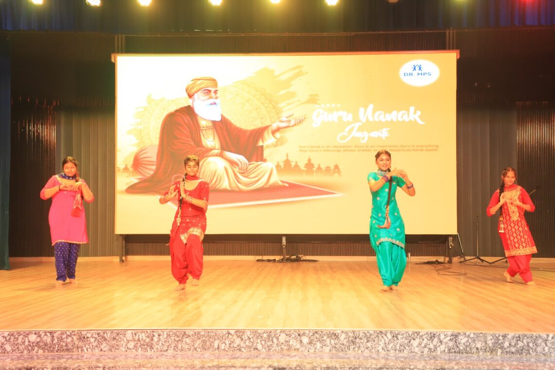 डॉ. एमपीएस वर्ल्ड स्कूल में गुरु नानक देव जी का प्रकाशोत्सव