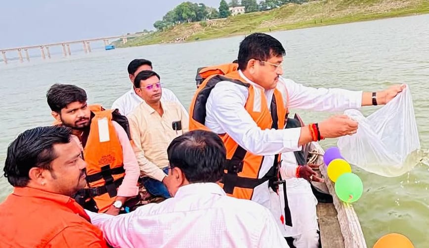 मंत्री रामकेश नें ने रिवर रैंचिंग कार्यक्रम में की शिरकत:मत्स्य अंगुलिकाओं को किया प्रवाहित