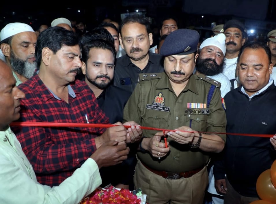 इटावा में नुमाइश चौराहे पर नई एल ई डी स्क्रीन का उद्घाटन