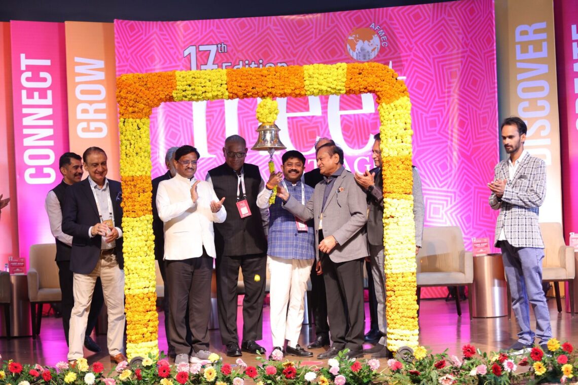 शंख ध्वनि के साथ घंटा बजाकर सत्रहवें ‘मीट एट आगरा’ का हुआ आगाज़