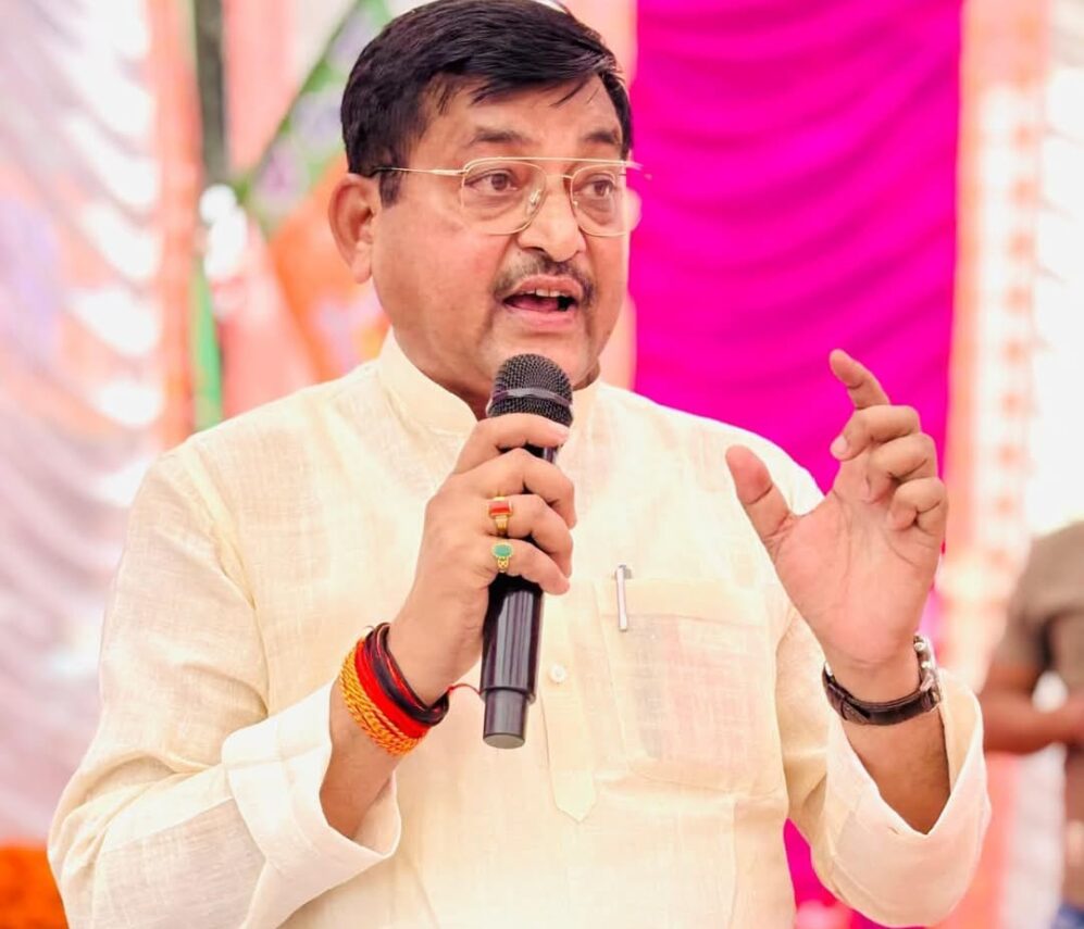 मंत्री रामकेश द्वारा मतदाता पुनरीक्षण अभियान पर संवाद: कार्यशाला में दिया ज्ञान।