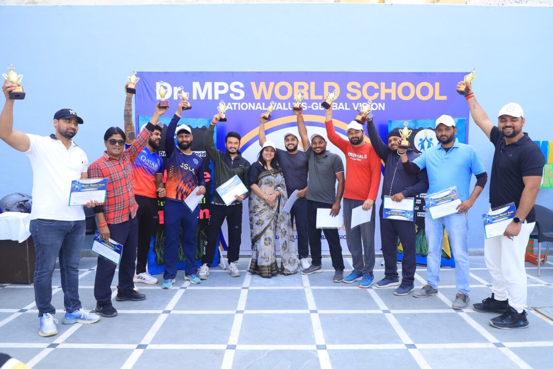 डॉ. एमपीएस वर्ल्ड स्कूल में अभिभावकों का क्रिकेट महासंग्राम, जोश और उत्साह से भरा आयोजन