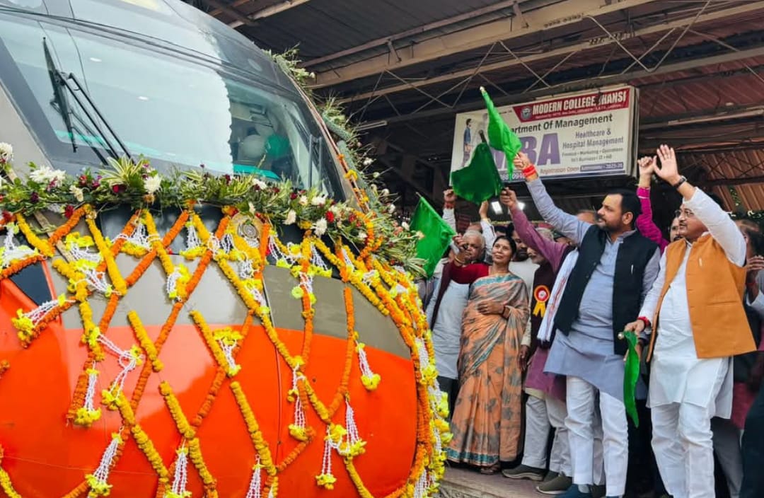 बंदे मातरम ट्रेन का भव्य स्वागत:मंत्री रामकेश एवं विधायक प्रकाश बोलें,यह ऐतिहासिक उपलब्धि।
