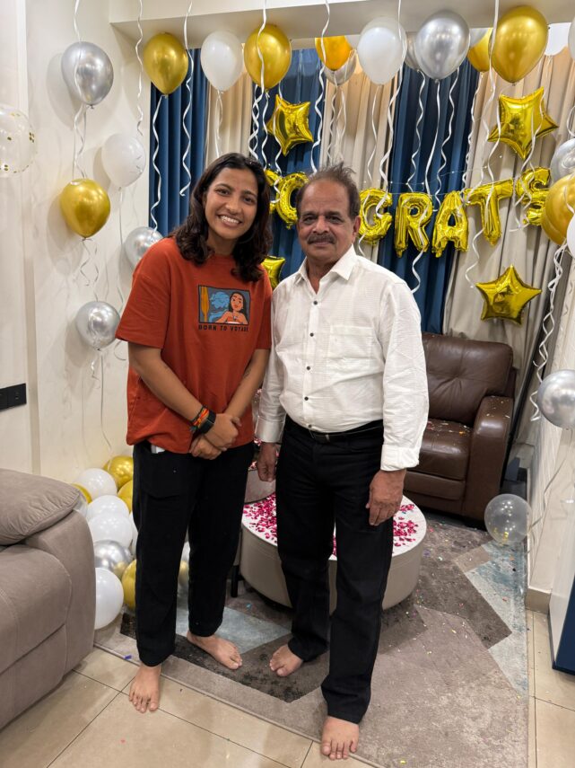 स्नेहा राणा के अद्भुत प्रदर्शन से भारत ने महिला वनडे विश्व कप जीता, ग्रेटर नोएडा में धमाकेदार स्वागत