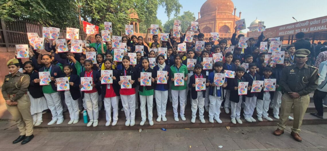 मिशन शक्ति अभियान: ताज सुरक्षा पुलिस ने छात्रों और महिलाओं को दिया जागरूकता संदेश