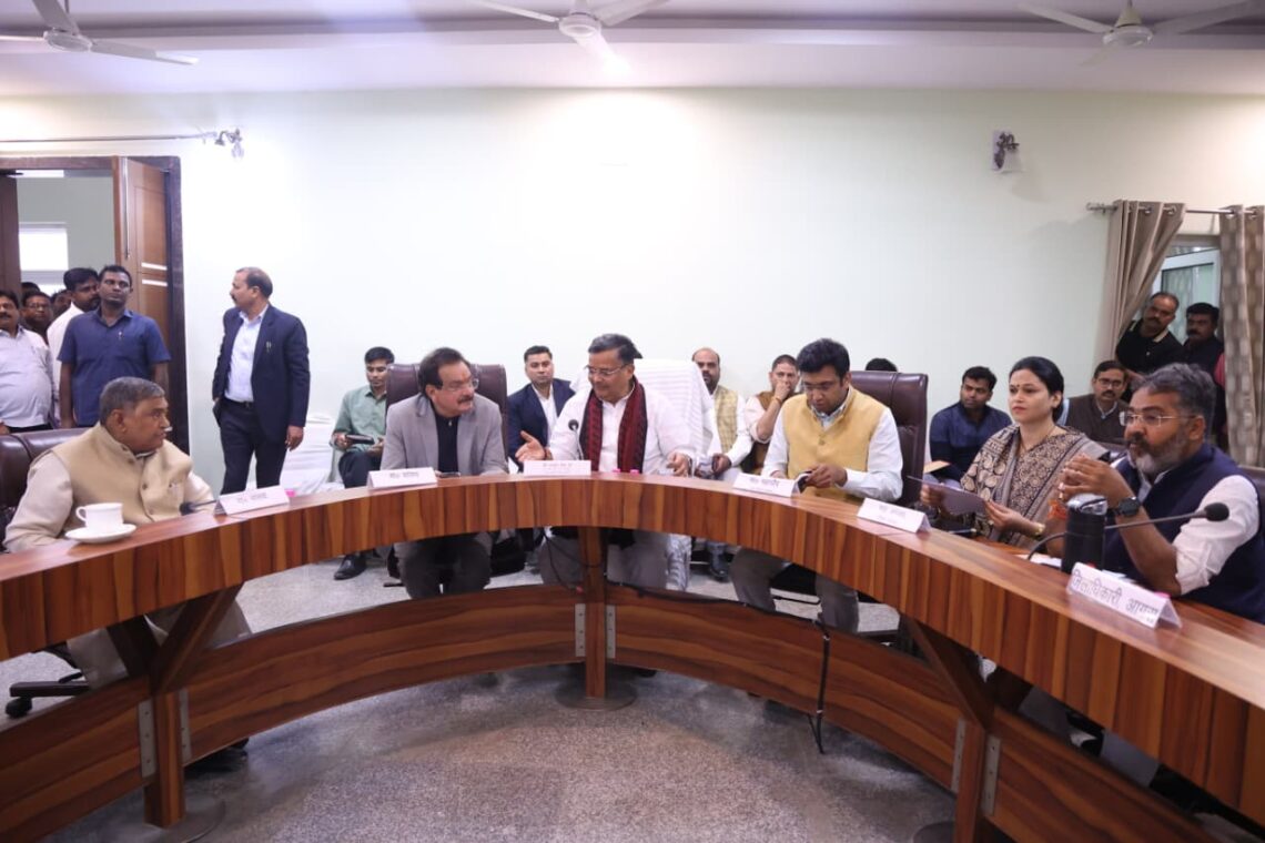 In-Charge Minister Jaiveer Singh Chairs District Development and Law & Order Review Meeting