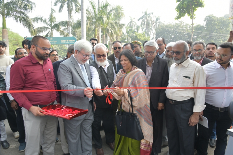 علی گڑھ مسلم یونیورسٹی میں این سی پی یو ایل کے 9 روزہ کتاب میلہ کا افتتاح کیا