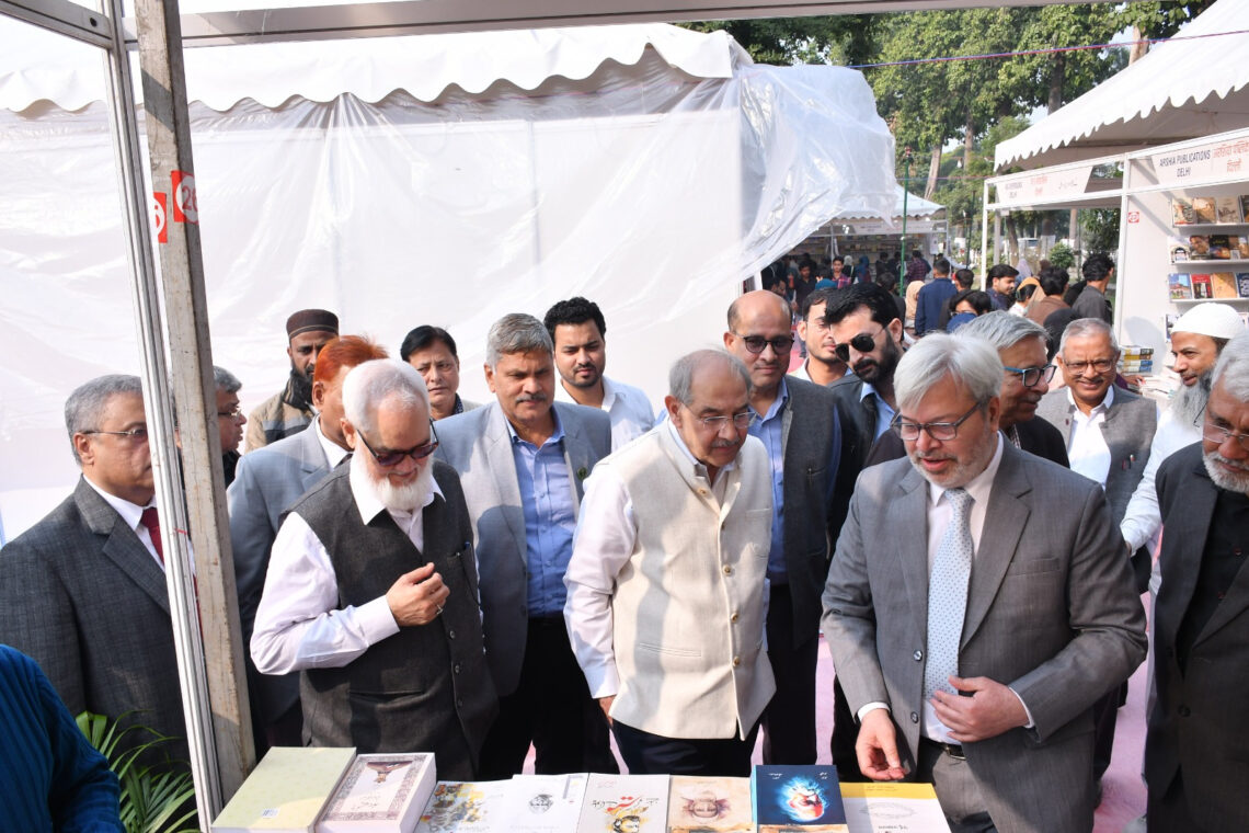 एएमयू में एनसीपीयूएल द्वारा आयोजित 9-दिवसीय उर्दू पुस्तक मेले का उद्घाटन