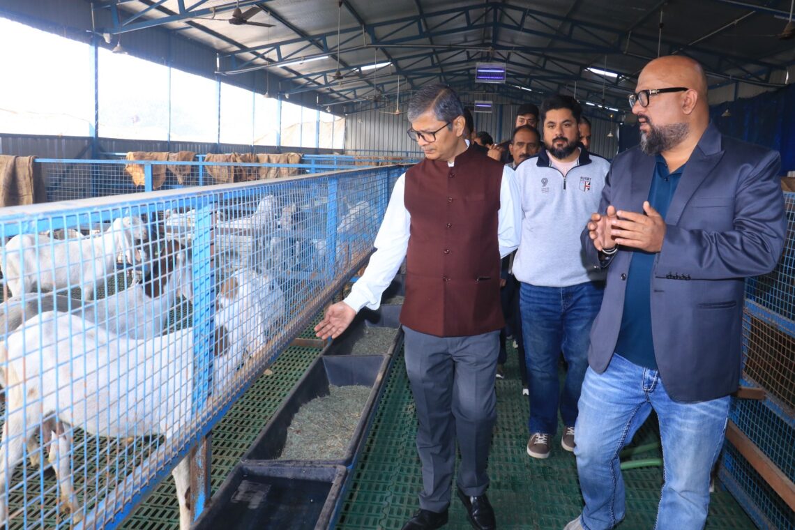 سرکاری تعاون کی جانب ایک اہم قدم: پرنسپل سیکریٹری مسٹر مکیش کمار مہشم کا یووان ایگرو فارم، آگرہ کا دورہ