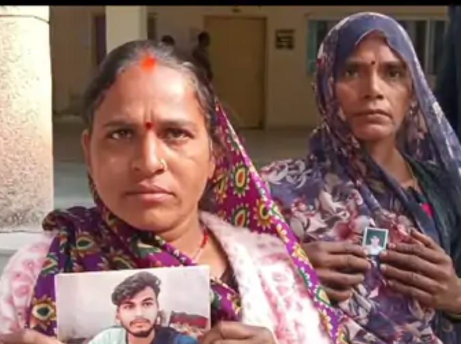 बांदा के चार मछुआरे पाकिस्तानी जेल में बंद,पूर्व सांसद नें रिहाई हेतु दिया ज्ञापन