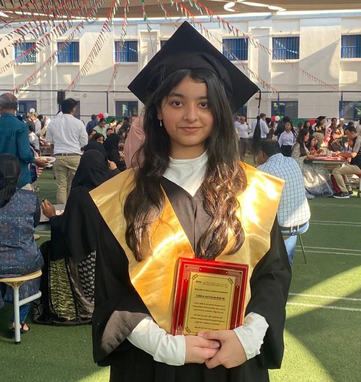 فتاة من أغرا ترفع اسم المدينة في الشارقة