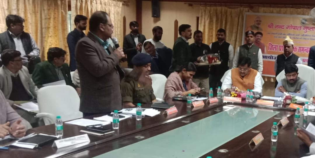 बांदा में विकास कार्यों की ढोल में पोल,मंत्री नंदी ने समीक्षा लगाई फटकार!