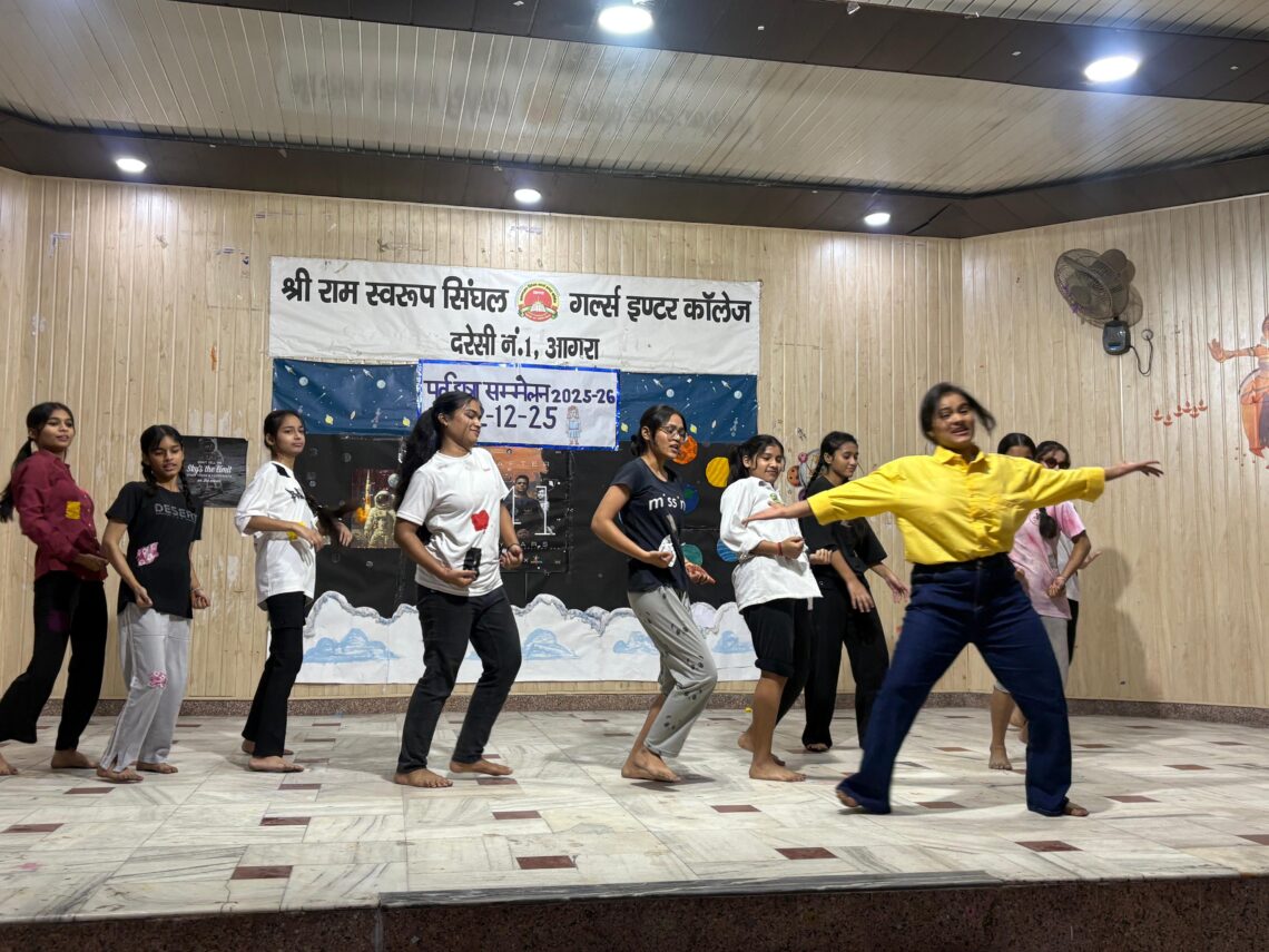 पुरानी यादों की महक में सजा पूर्व छात्रा सम्मेलन