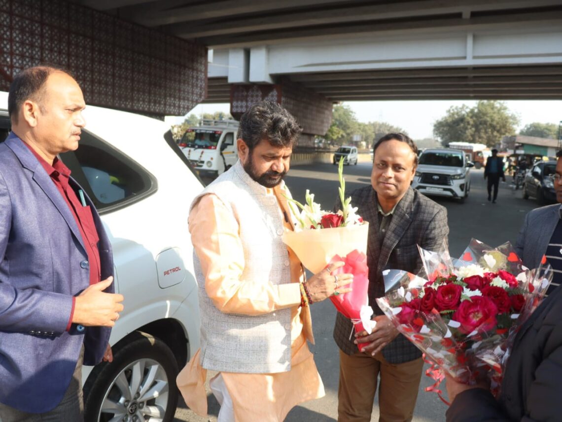 Ayush Minister Reviews Departmental Work in Agra, Issues Key Directions