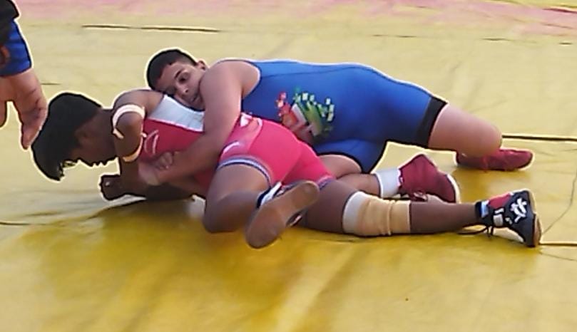 आगरा की बेटियों ने मऊ में दिखाए कुश्ती के दांव-पेंच, जीते मेडल