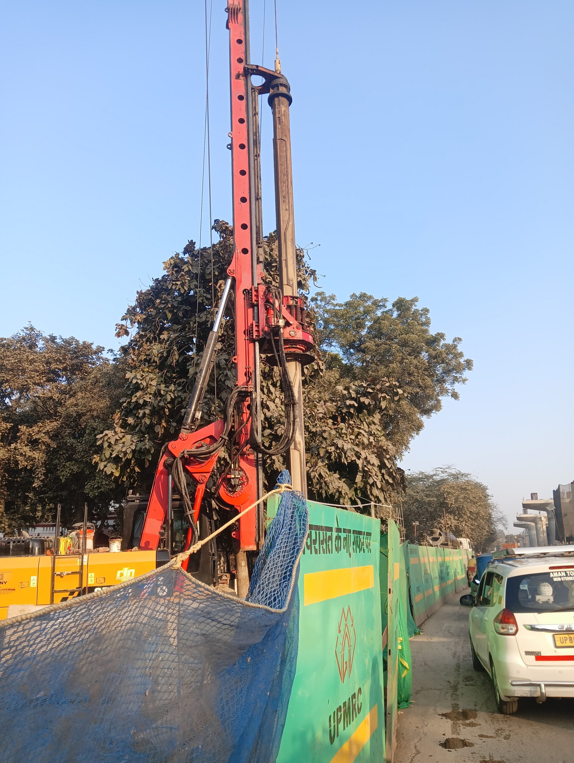 आगरा मेट्रो: विकास की धूल में घुटती हरियाली