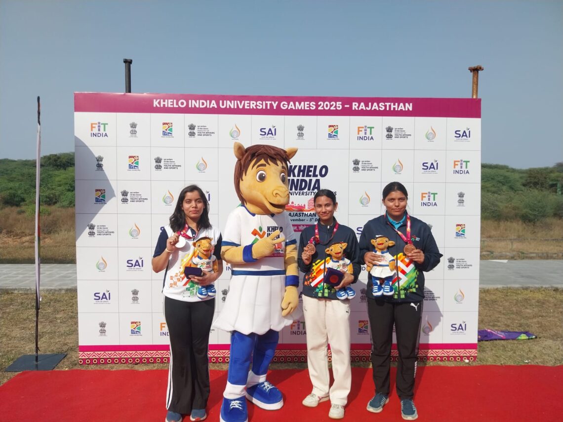खेलो इंडिया 2025: आम्बेडकर विश्वविद्यालय की महिला टीम ने एयर पिस्टल (10 मीटर) में जीता कांस्य पदक