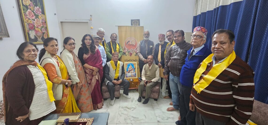 ताज लिटरेचर क्लब ने आयोजित की काव्य संध्या, आगरा के साहित्यकारों ने रचनाओं से मंत्रमुग्ध किया