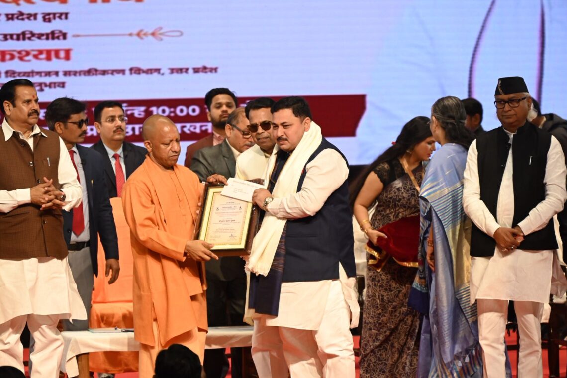 विश्व दिव्यांगता दिवस पर राज्य सम्मान से सम्मानित हुए मुकेश शुक्ला