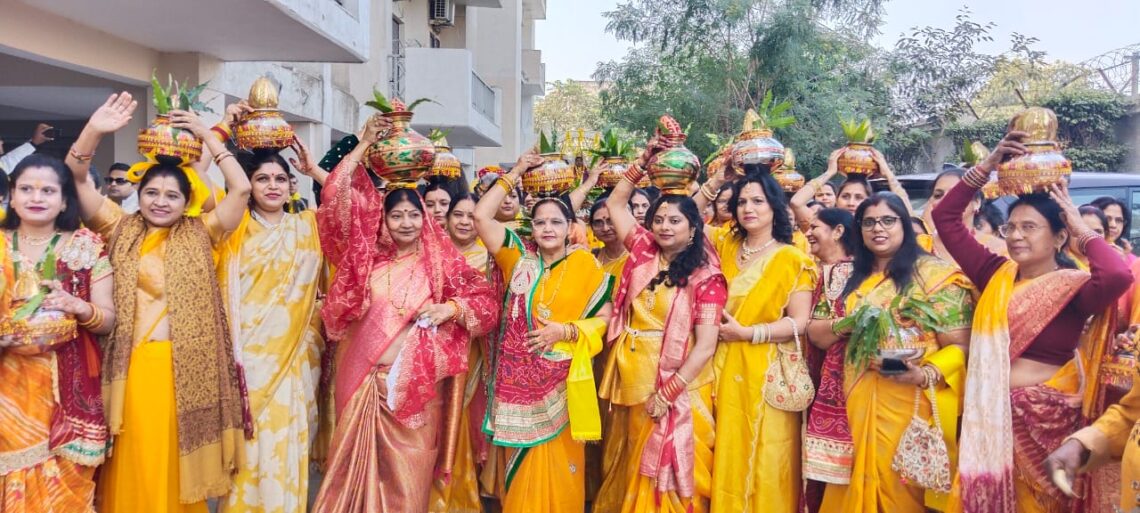 भक्ति, भव्यता और आध्यात्मिक आनंद, पीत वस्त्रों में हजारों श्रद्धालुओं संग श्रीमद् भागवत कथा का आरंभ