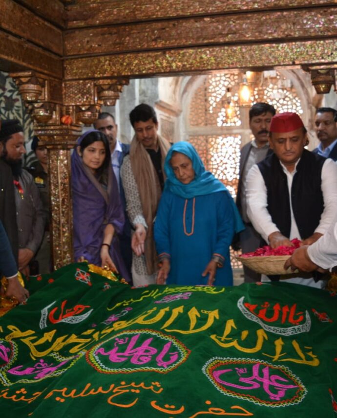 سابق وزیرِ اعلیٰ اکھلیش یادو کا بڑا بیان:“بابا صاحب کا آئین ہی ہماری قسمت کی کتاب ہے”